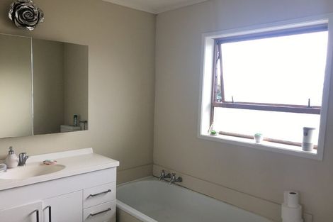 Photo of property in 2/3 Karaka Street, New Lynn, Auckland, 0600