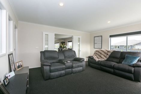 Photo of property in 126 Pohutukawa Place, Waiwhakaiho, New Plymouth, 4312