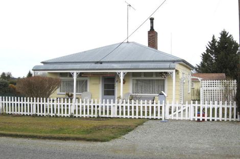 Photo of property in 2 Argyll Street, Fairlie, 7925