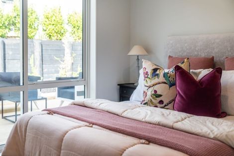 Photo of property in 17 Boocock Crescent, Orewa, 0931