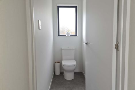 Photo of property in 54a Meadowood Drive, Unsworth Heights, Auckland, 0632