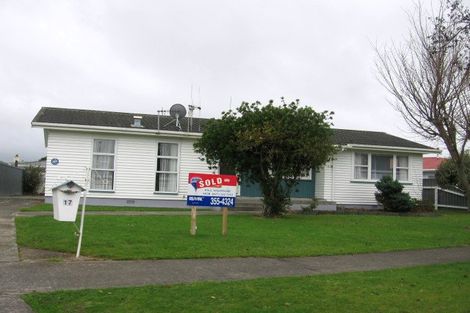 Photo of property in 17 Rhodes Drive, Kelvin Grove, Palmerston North, 4414