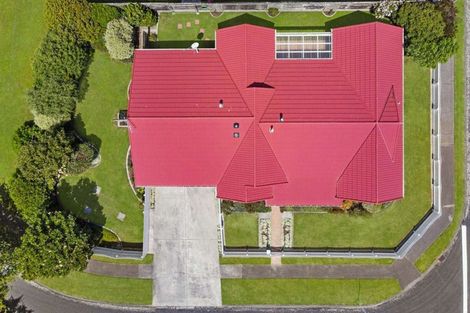 Photo of property in 2 Beech Place, Hawera, 4610