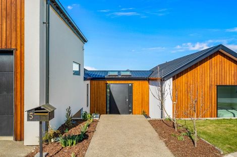 Photo of property in 5 Goddard Way, Sawyers Bay, Port Chalmers, 9023