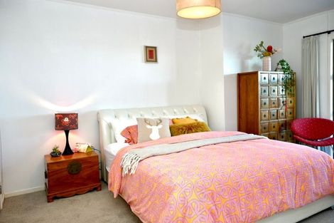 Photo of property in 11 View Road, Shelly Park, Auckland, 2014