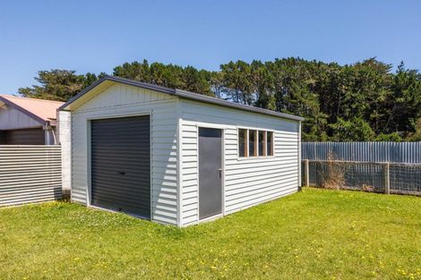 Photo of property in 72 Nash Parade, Foxton Beach, Foxton, 4815