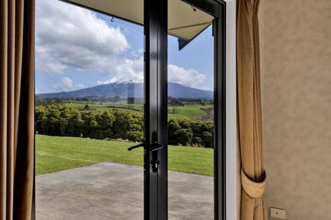 Photo of property in 311 Croydon Road, Midhirst, Stratford, 4394