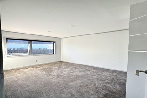 Photo of property in 1 Devonshire Road, Unsworth Heights, Auckland, 0632