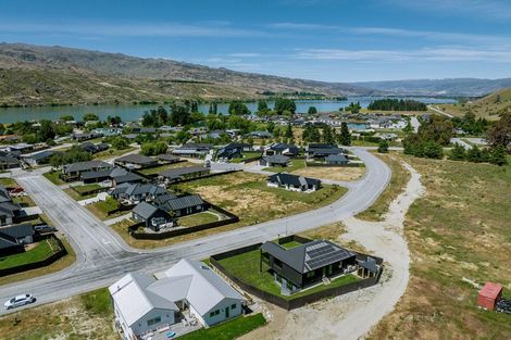 Photo of property in 27 Stratford Drive, Mount Pisa, Cromwell, 9383