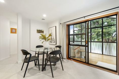 Photo of property in 1/233 Eskdale Road, Birkenhead, Auckland, 0626