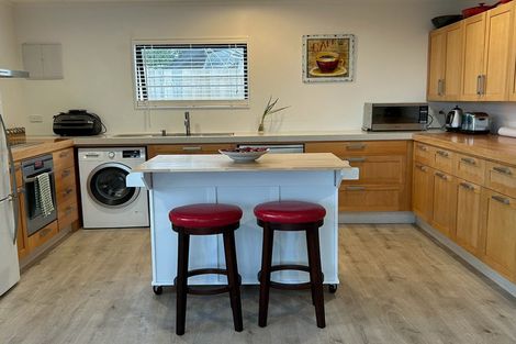 Photo of property in 46 Surf Road, Stanmore Bay, Whangaparaoa, 0932