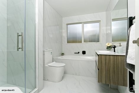 Photo of property in 12 Barrique Road, Kumeu, 0810