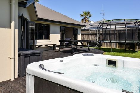 Photo of property in 7 Roderick Place, Rototuna, Hamilton, 3210