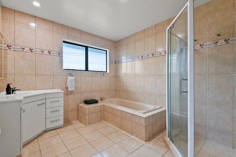 Photo of property in 41 Royal Oak Drive, Kelvin Grove, Palmerston North, 4414