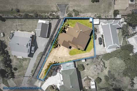 Photo of property in 9a Ballial Place, West Harbour, Auckland, 0618