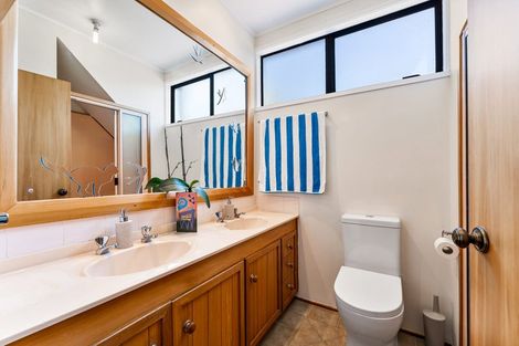 Photo of property in 12 Cooper Road, Stanmore Bay, Whangaparaoa, 0932