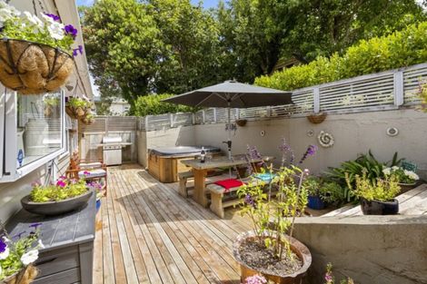 Photo of property in 76 Redwood Avenue, Tawa, Wellington, 5028