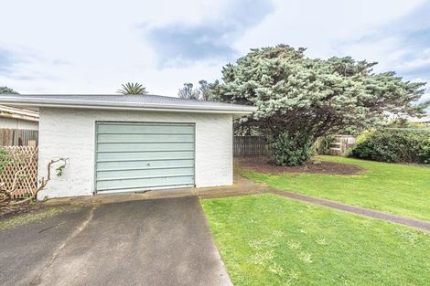 Photo of property in 16 Laird Street, Castlecliff, Whanganui, 4501
