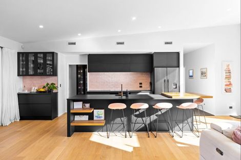 Photo of property in 7 Edenmore Terrace, Fitzherbert, Palmerston North, 4410