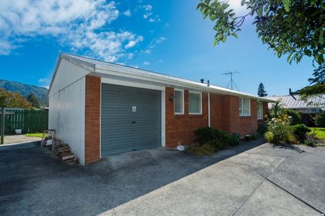 Photo of property in 1b Canterbury Street, Picton, 7220
