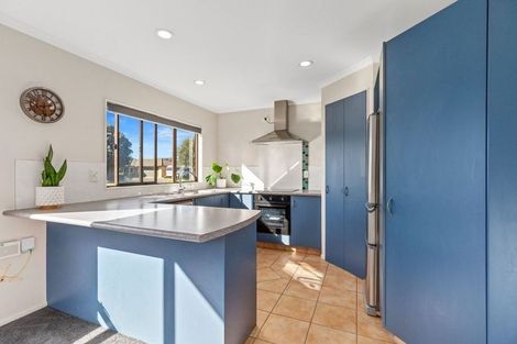 Photo of property in 38 Katerini Grove, Papamoa Beach, Papamoa, 3118