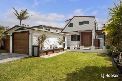 Photo of property in 28 Ocean View Road, Waihi Beach, 3611