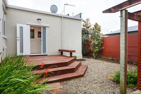 Photo of property in 33 Knowles Street, Terrace End, Palmerston North, 4410
