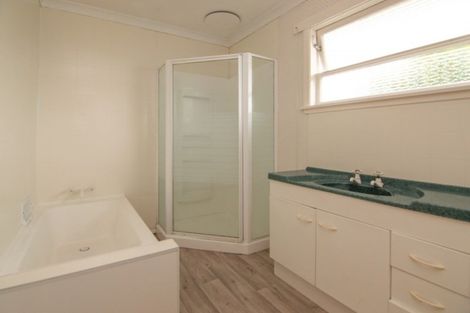 Photo of property in 33 Kent Crescent, Awapuni, Palmerston North, 4412