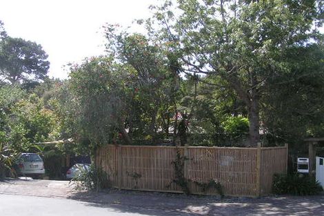 Photo of property in 18 Paruru Avenue, Northcote, Auckland, 0627