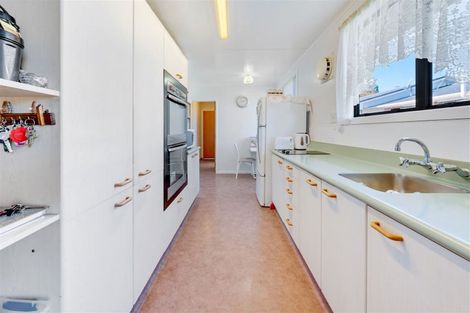 Photo of property in 1 Kowhai Avenue, Mangere Bridge, Auckland, 2022