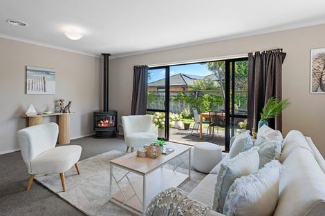 Photo of property in 130 Weggery Drive, Waikanae Beach, Waikanae, 5036