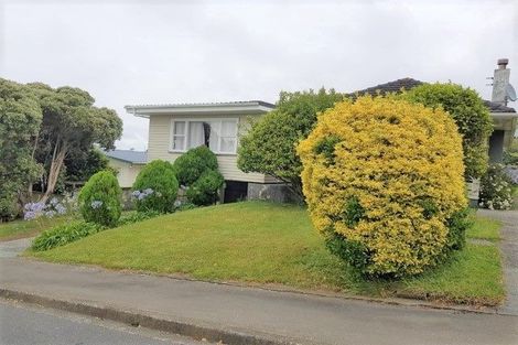 Photo of property in 27 Bellringer Crescent, Newlands, Wellington, 6037
