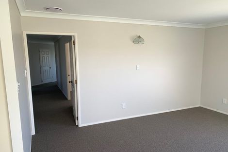 Photo of property in 162 Lakeside Drive, Orewa, 0931