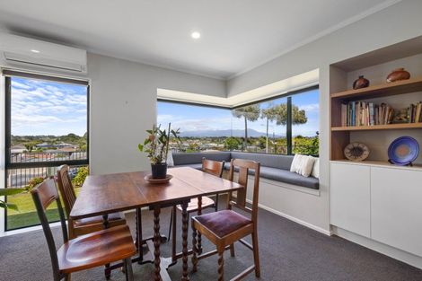 Photo of property in 9 Sandel Rise, Merrilands, New Plymouth, 4312