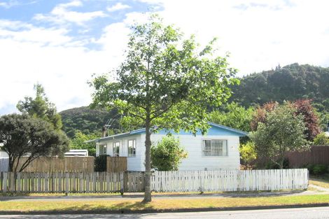 Photo of property in 61 Gemstone Drive, Birchville, Upper Hutt, 5018