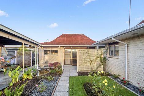 Photo of property in 2 Delamare Road, St Andrews, Hamilton, 3200