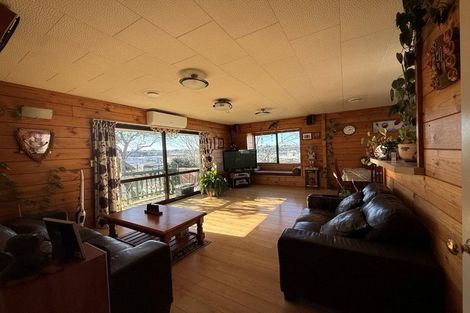 Photo of property in 1/12 Woodall Place, Totara Vale, Auckland, 0627