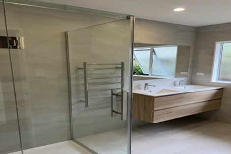 Photo of property in 2/71 Browns Bay Road, Browns Bay, Auckland, 0630