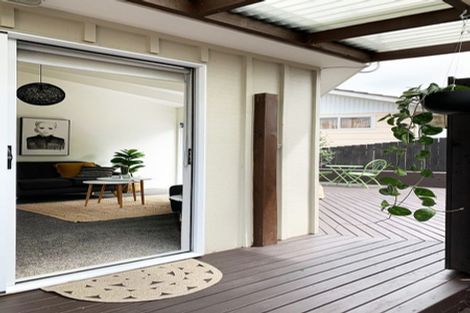 Photo of property in 2 Hanui Place, Massey, Auckland, 0614