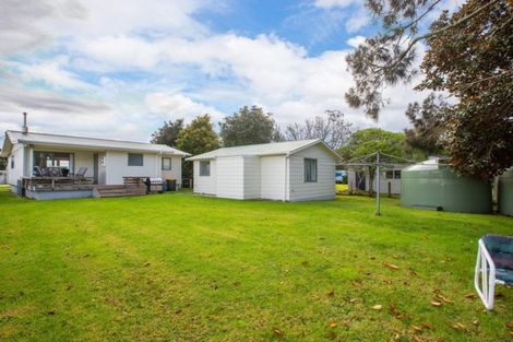 Photo of property in 19 Birds Beach Road, Tapora, 0977