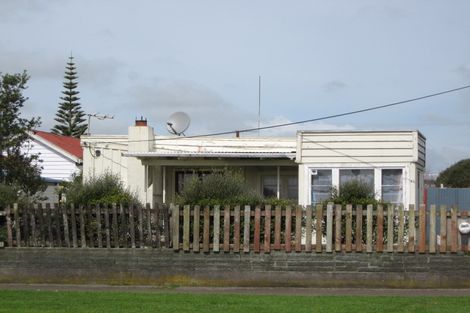 Photo of property in 23 High Street West, Waitara, 4320