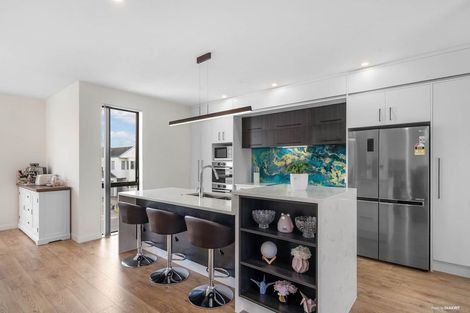 Photo of property in 24 Stephen Avenue, Henderson, Auckland, 0610