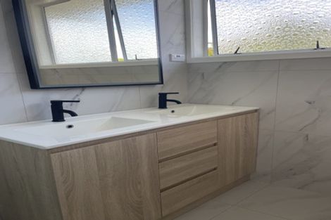 Photo of property in 1/22 Edgeworth Road, Glenfield, Auckland, 0629