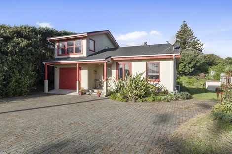 Photo of property in 82 Marine Parade, Otaki Beach, Otaki, 5512