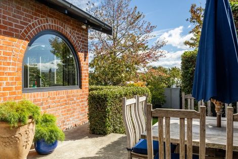 Photo of property in 2 Greenwood Road, Havelock North, 4130