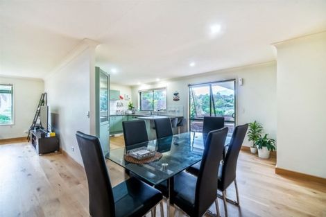 Photo of property in 32 Woodridge Avenue, Northcross, Auckland, 0630