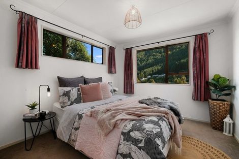 Photo of property in 3 Mackinnon Terrace, Sunshine Bay, Queenstown, 9300