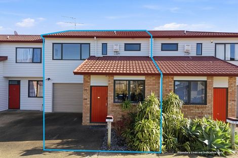 Photo of property in 25/22 Northcross Drive, Oteha, Auckland, 0632