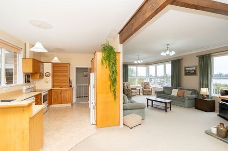 Photo of property in 135 Lake Crescent, Hamilton Lake, Hamilton, 3204