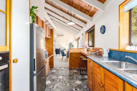 Photo of property in 49 Bayview Road, Paremata, Porirua, 5024